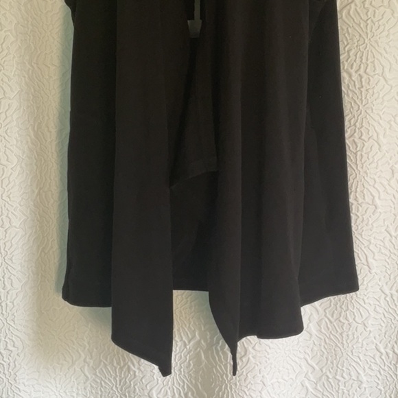 Cable & Gauge Black Sleeveless Cardigan cover up - Picture 2 of 5